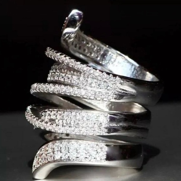 925 Silver and Crystal Spiral Ring ss 8 - Picture 4 of 4